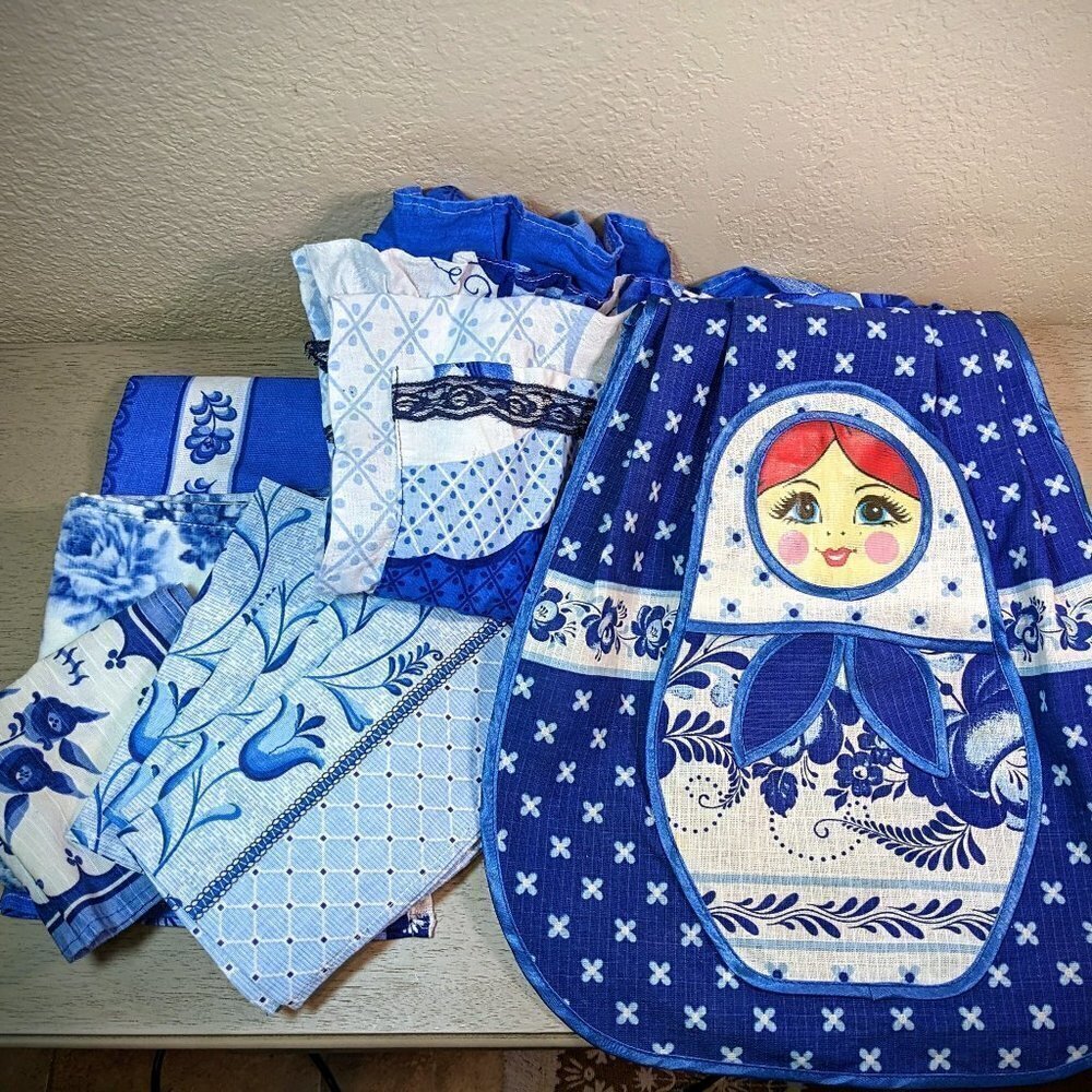 Vintage Russian Gzhel Style Kitchen Set Matryoshka Nesting Doll Apron, Blue